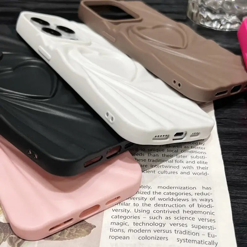 Fashion Fold Wrinkle 3D Love Heart Handyhülle für iPhone 13 14 15 Pro Max 16 Plus 11 12 ProMax Weiche matte Silikon-Vollabdeckung